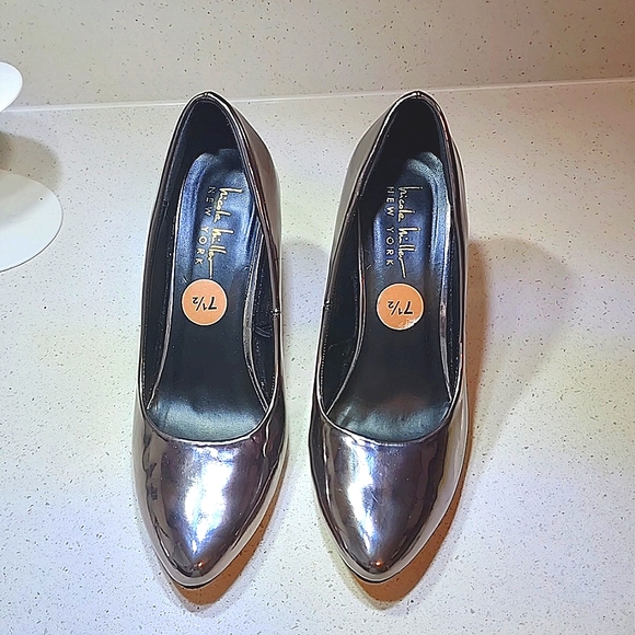 Nicole Miller New York Women's pumps, Size 7.5. - Picture 1 of 9